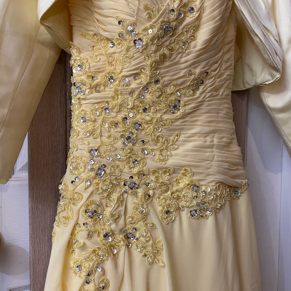 Formal dress/ball gown - Picture 2 of 7